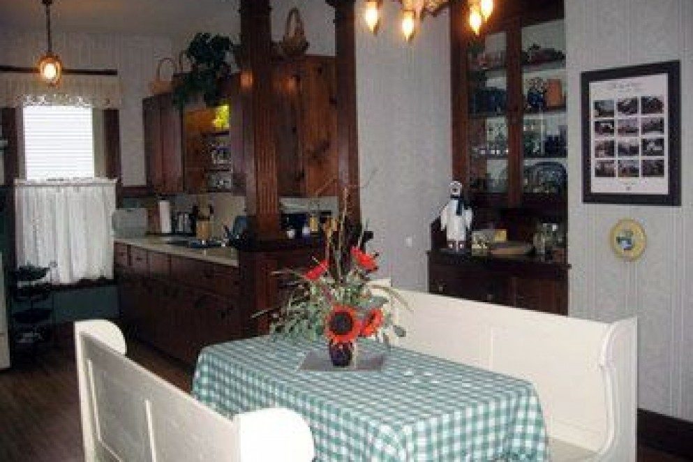 Main Street Duplex - Dining Area
